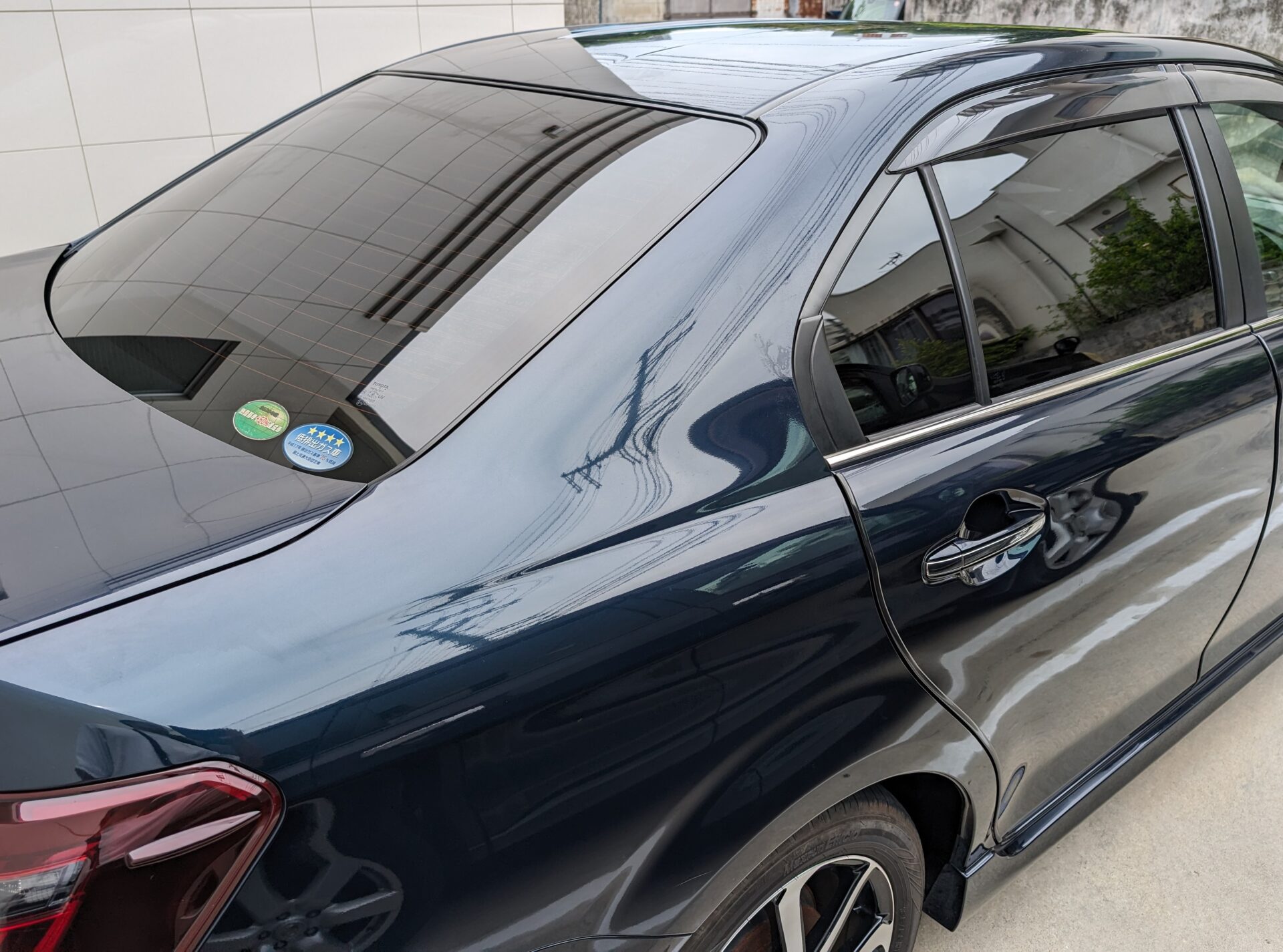 日頃使ってるマイカーの後ろドア部分5面にスモークフィルムを貼ってもらいました✨